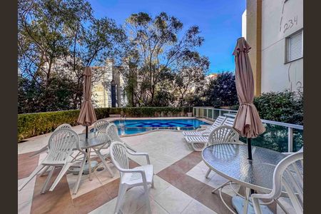 Apartamento à venda com 130m², 3 quartos e 3 vagas Apartamento à venda com 130m², 3 quartos e 3 vagasÁrea comum - Piscina
