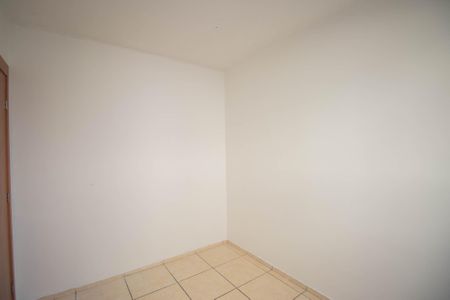 Quarto 2 de apartamento para alugar com 2 quartos, 44m² em Vista Alegre, São Gonçalo