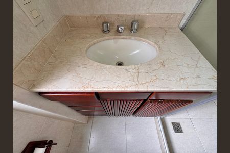Apartamento à venda com 112m², 3 quartos e 2 vagas Apartamento à venda com 112m², 3 quartos e 2 vagasBanheiro da Suíte