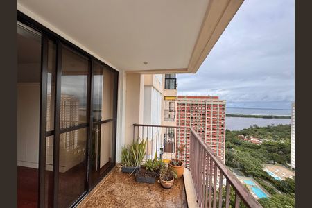 Apartamento à venda com 112m², 3 quartos e 2 vagas Apartamento à venda com 112m², 3 quartos e 2 vagasVaranda