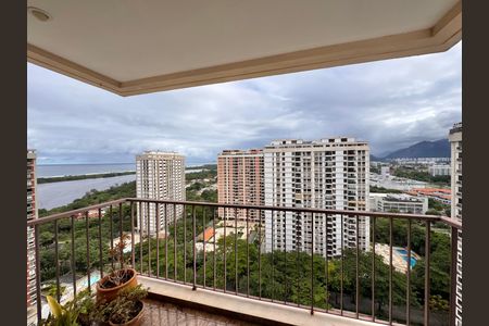 Apartamento à venda com 112m², 3 quartos e 2 vagas Apartamento à venda com 112m², 3 quartos e 2 vagasVaranda
