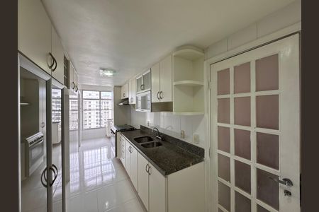 Apartamento à venda com 112m², 3 quartos e 2 vagas Apartamento à venda com 112m², 3 quartos e 2 vagasCozinha