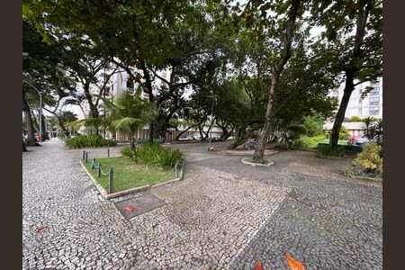 Apartamento à venda com 112m², 3 quartos e 2 vagas Apartamento à venda com 112m², 3 quartos e 2 vagasPraça do condomínio