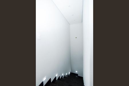 Casa para alugar com 290m², 3 quartos e 2 vagasEscada de Acesso aos Quartos 