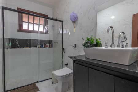 Casa à venda com 410m², 4 quartos e 4 vagas Casa à venda com 410m², 4 quartos e 4 vagasBanheiro