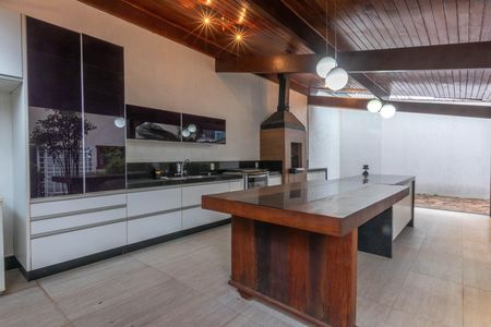 Casa à venda com 410m², 4 quartos e 4 vagas Casa à venda com 410m², 4 quartos e 4 vagasEspaço Gourmet