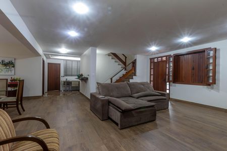 Casa à venda com 410m², 4 quartos e 4 vagas Casa à venda com 410m², 4 quartos e 4 vagasSala