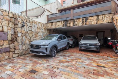 Casa à venda com 410m², 4 quartos e 4 vagas Casa à venda com 410m², 4 quartos e 4 vagasGaragem