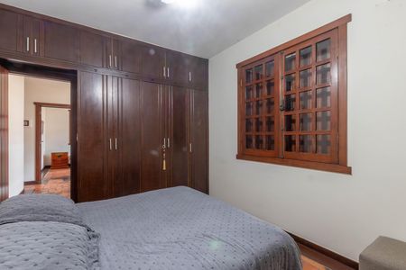 Casa à venda com 410m², 4 quartos e 4 vagas Casa à venda com 410m², 4 quartos e 4 vagasQuarto 1
