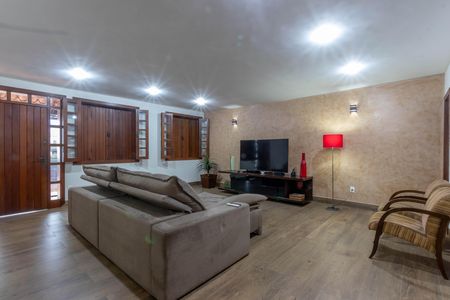 Casa à venda com 410m², 4 quartos e 4 vagas Casa à venda com 410m², 4 quartos e 4 vagasSala