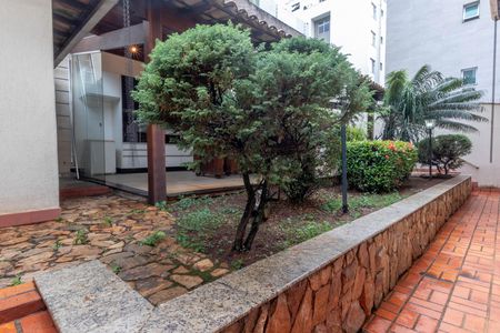 Casa à venda com 410m², 4 quartos e 4 vagas Casa à venda com 410m², 4 quartos e 4 vagasÁrea externa