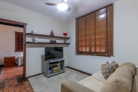 Casa à venda com 410m², 4 quartos e 4 vagas Casa à venda com 410m², 4 quartos e 4 vagasSala
