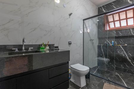 Casa à venda com 410m², 4 quartos e 4 vagas Casa à venda com 410m², 4 quartos e 4 vagasBanheiro
