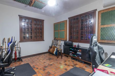 Casa à venda com 410m², 4 quartos e 4 vagas Casa à venda com 410m², 4 quartos e 4 vagasQuarto 4