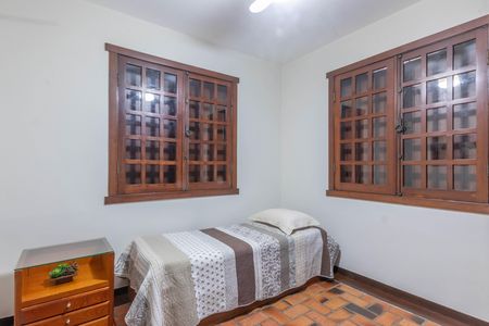 Casa à venda com 410m², 4 quartos e 4 vagas Casa à venda com 410m², 4 quartos e 4 vagasQuarto 2