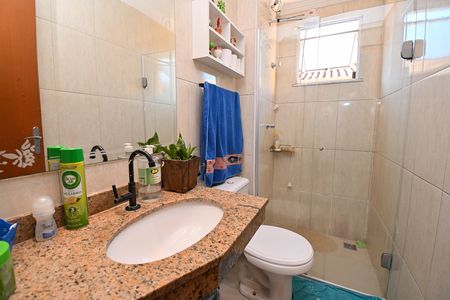 Banheiro de apartamento à venda com 3 quartos, 75m² em Cabral, Contagem
