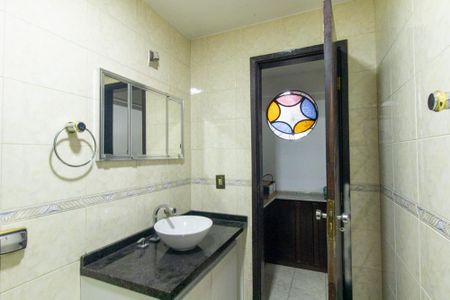 Casa à venda com 190m², 4 quartos e 2 vagas Casa à venda com 190m², 4 quartos e 2 vagasBanheiro da Suite