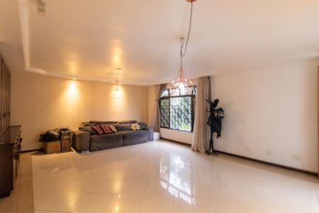 Casa à venda com 190m², 4 quartos e 2 vagas Casa à venda com 190m², 4 quartos e 2 vagasSala