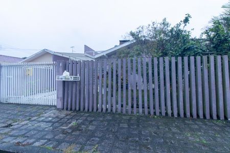 Casa à venda com 190m², 4 quartos e 2 vagas Casa à venda com 190m², 4 quartos e 2 vagasFachada