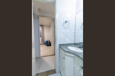 Casa à venda com 190m², 4 quartos e 2 vagas Casa à venda com 190m², 4 quartos e 2 vagasBanheiro Social