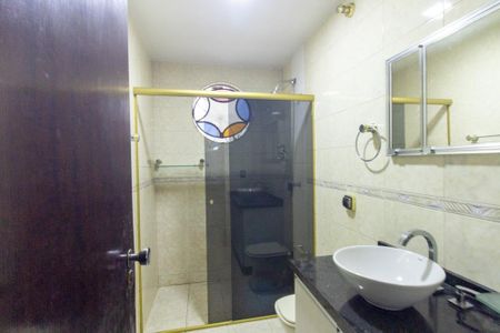 Casa à venda com 190m², 4 quartos e 2 vagas Casa à venda com 190m², 4 quartos e 2 vagasBanheiro da Suite