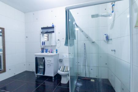 Casa à venda com 190m², 4 quartos e 2 vagas Casa à venda com 190m², 4 quartos e 2 vagasBanheiro da Suite 2
