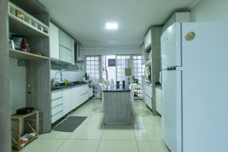 Casa à venda com 190m², 4 quartos e 2 vagas Casa à venda com 190m², 4 quartos e 2 vagasCozinha