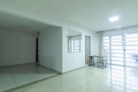 Casa à venda com 190m², 4 quartos e 2 vagas Casa à venda com 190m², 4 quartos e 2 vagasCozinha