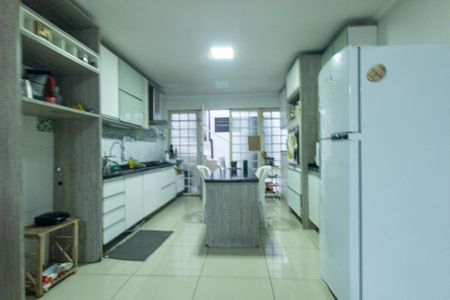 Casa à venda com 190m², 4 quartos e 2 vagas Casa à venda com 190m², 4 quartos e 2 vagasCozinha