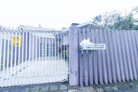 Casa à venda com 190m², 4 quartos e 2 vagas Casa à venda com 190m², 4 quartos e 2 vagasFachada