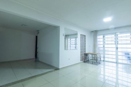 Casa à venda com 190m², 4 quartos e 2 vagas Casa à venda com 190m², 4 quartos e 2 vagasCozinha