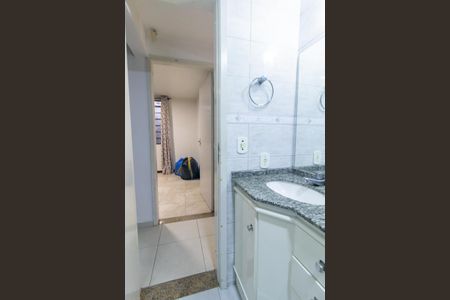 Casa à venda com 190m², 4 quartos e 2 vagas Casa à venda com 190m², 4 quartos e 2 vagasBanheiro Social