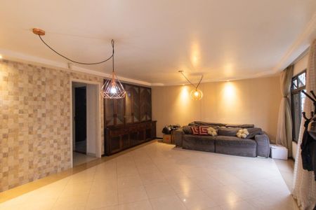 Casa à venda com 190m², 4 quartos e 2 vagas Casa à venda com 190m², 4 quartos e 2 vagasSala