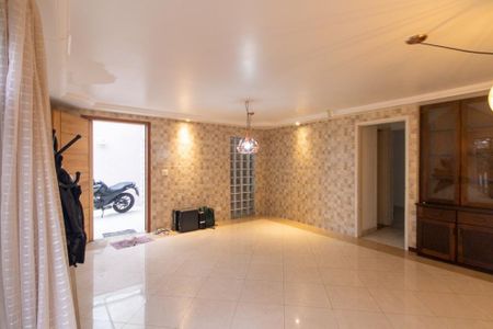 Casa à venda com 190m², 4 quartos e 2 vagas Casa à venda com 190m², 4 quartos e 2 vagasSala