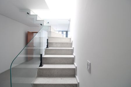 Escada de casa à venda com 3 quartos, 110m² em Jardim Cidalia, São Paulo