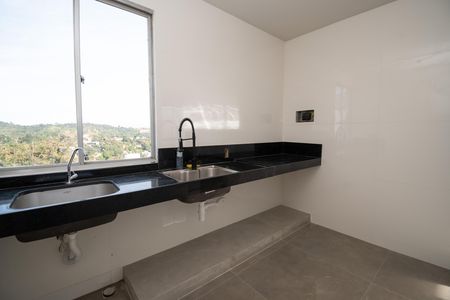 Apartamento à venda com 2 quartos, 49m² em Vila Beneves, Contagem