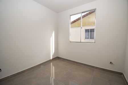 Apartamento à venda com 2 quartos, 49m² em Vila Beneves, Contagem