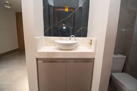 Apartamento à venda com 2 quartos, 49m² em Vila Beneves, Contagem