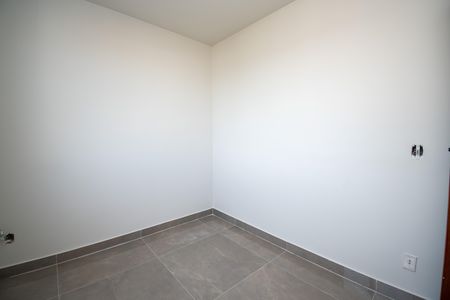 Apartamento à venda com 2 quartos, 49m² em Vila Beneves, Contagem
