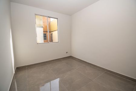 Apartamento à venda com 2 quartos, 49m² em Vila Beneves, Contagem
