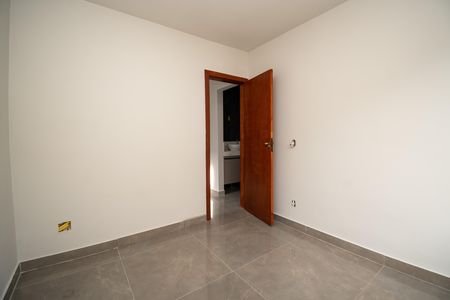 Apartamento à venda com 2 quartos, 49m² em Vila Beneves, Contagem