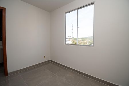 Apartamento à venda com 2 quartos, 49m² em Vila Beneves, Contagem