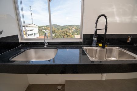 Apartamento à venda com 2 quartos, 49m² em Vila Beneves, Contagem