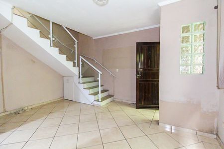 Sala de casa de condomínio para alugar com 2 quartos, 80m² em Vila Perracini, Poá