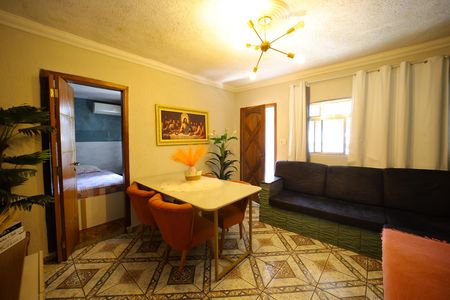 Casa à venda com 23m², 4 quartos e 3 vagasSala