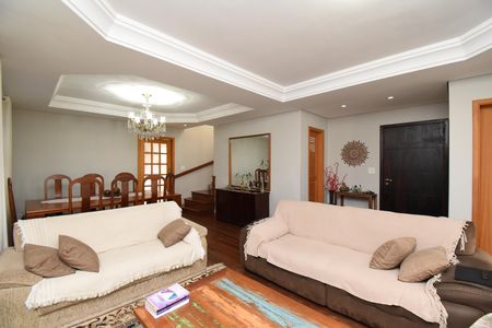 Casa à venda com 443m², 5 quartos e 5 vagasSala