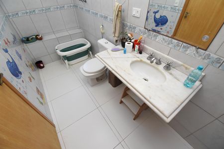 Casa à venda com 443m², 5 quartos e 5 vagasBanheiro da Suíte 1