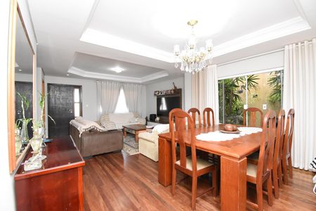 Casa à venda com 443m², 5 quartos e 5 vagasSala