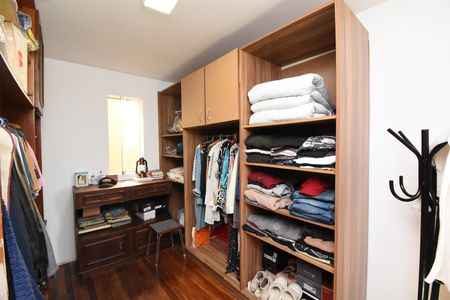 Casa à venda com 443m², 5 quartos e 5 vagasCloset da Suíte 2