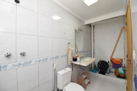 Casa à venda com 443m², 5 quartos e 5 vagasBanheiro da Suíte 1